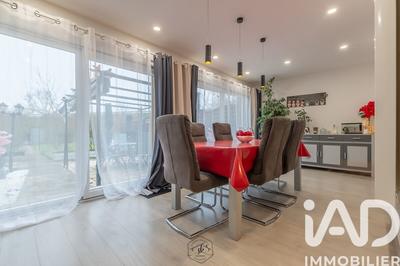 Maison - 99 m² - 5 pièces
