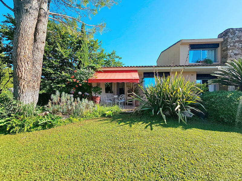 Maison - 256 m² - 6 pièces