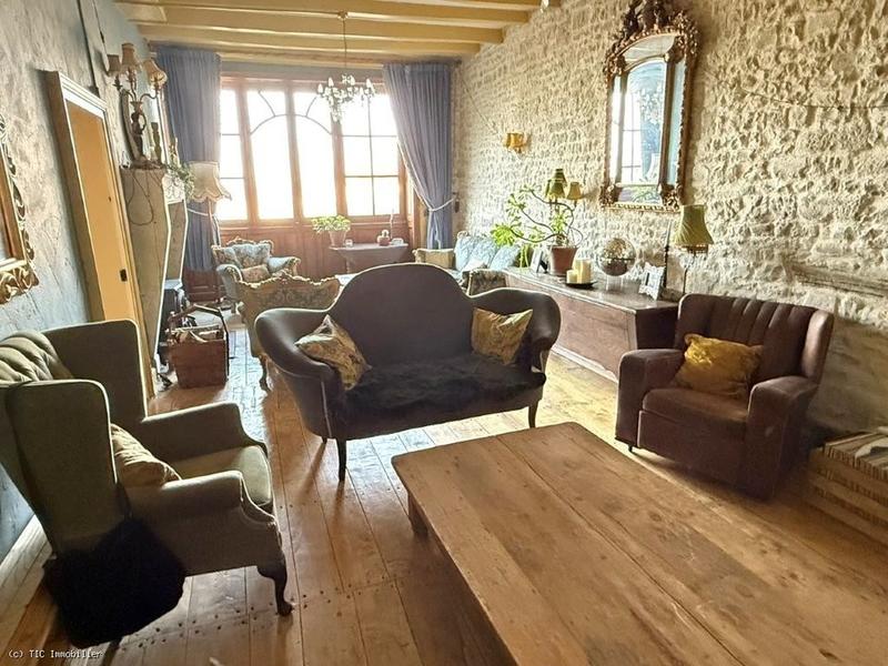 Maison de village - 495 m² - 10 pièces