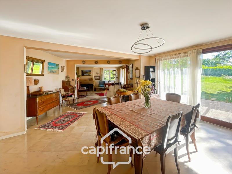 Propriété - 225 m² - 10 pièces