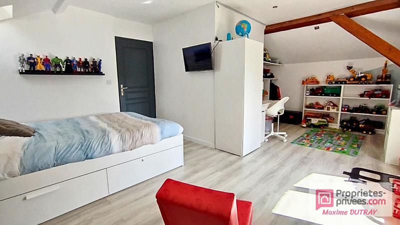 Maison - 210 m² - 6 pièces