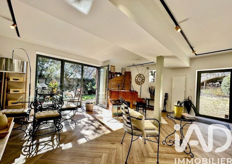 Maison - 368 m² - 10 pièces