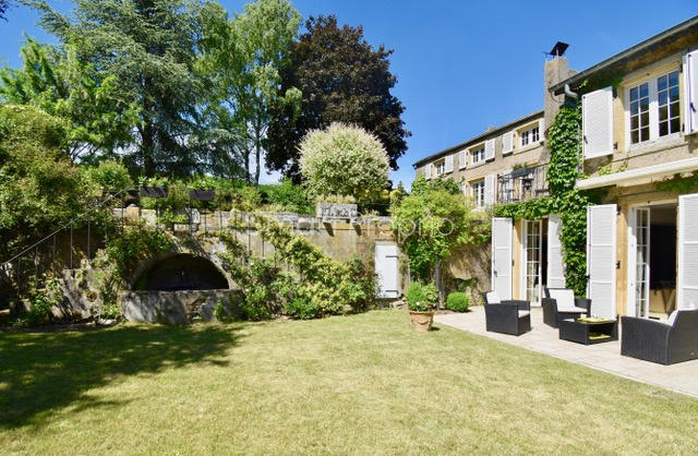 Propriété - 450 m² - 19 pièces