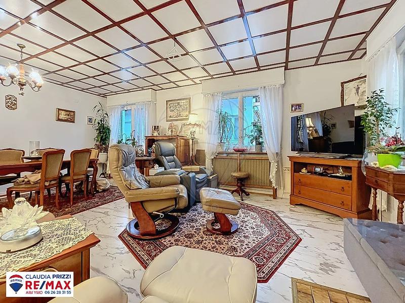 Maison - 428 m² - 19 pièces