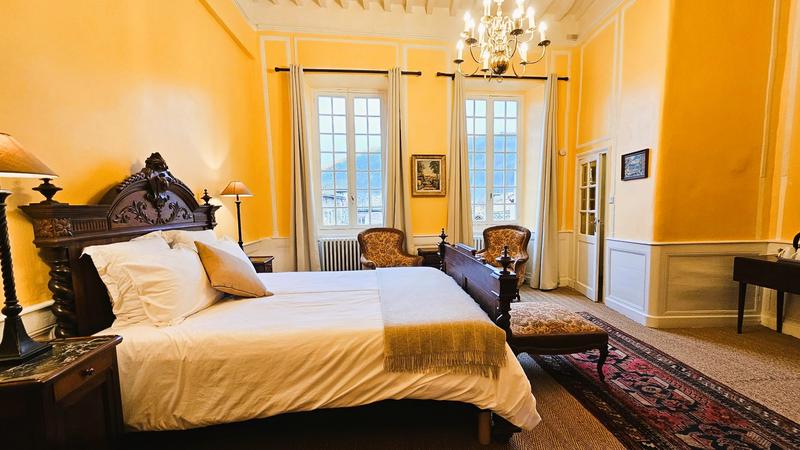 Maison - 580 m² - 16 pièces