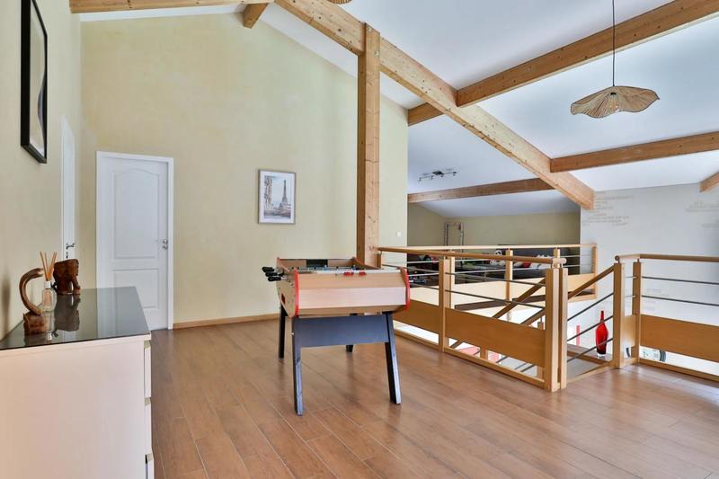 Maison - 220 m² - 5 pièces