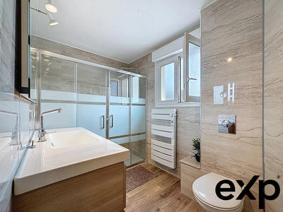 Maison - 261 m² - 11 pièces