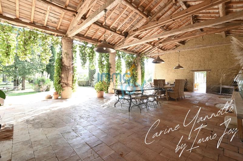 Maison - 240 m² - 8 pièces