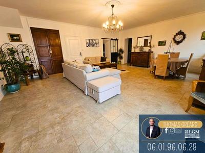 Maison - 470 m² - 18 pièces