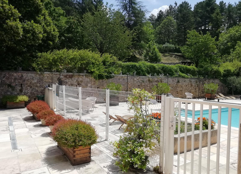 Fonds de commerce - 1 525 m²