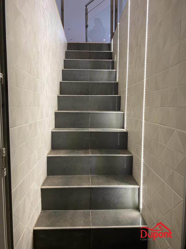 Maison - 212 m² - 6 pièces