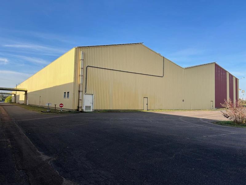 Entrepôt - 4 530 m² - 1 pièce