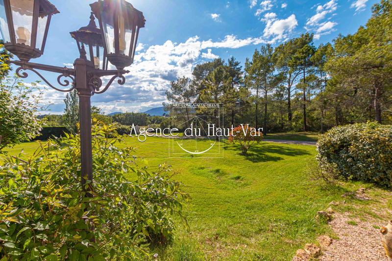 Propriété - 196 m² - 7 pièces