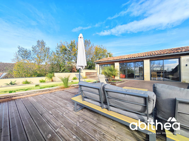 Maison - 250 m² - 6 pièces