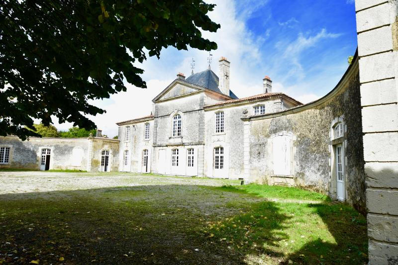 Demeure - 450 m² - 15 pièces