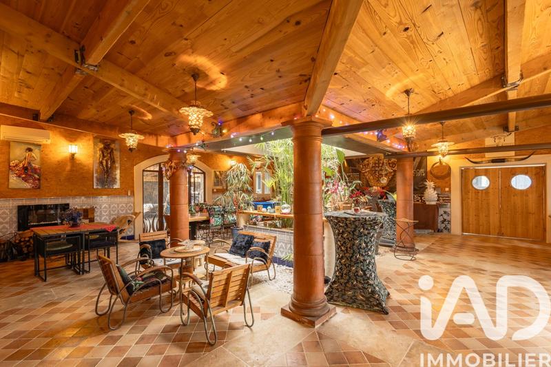 Maison - 423 m² - 8 pièces