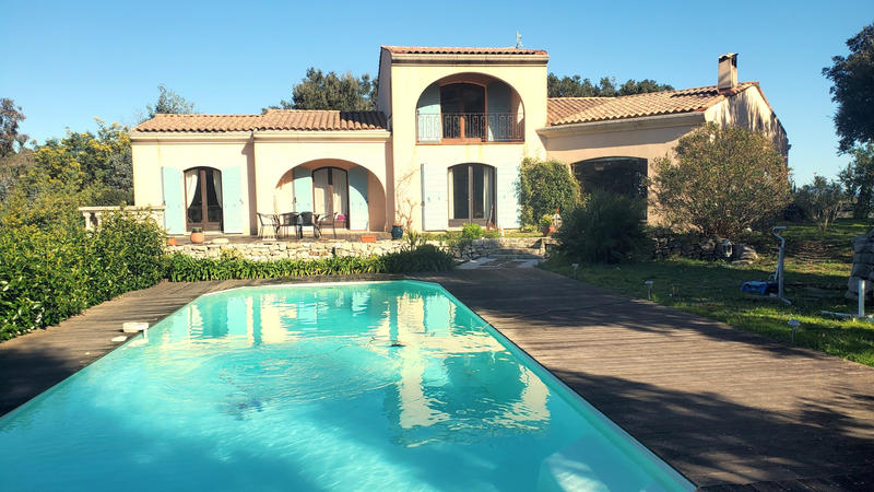 Villa - 220 m² - 5 pièces