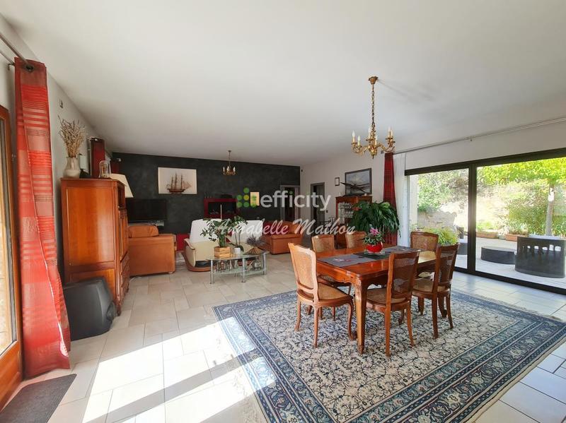 Maison - 280 m² - 8 pièces