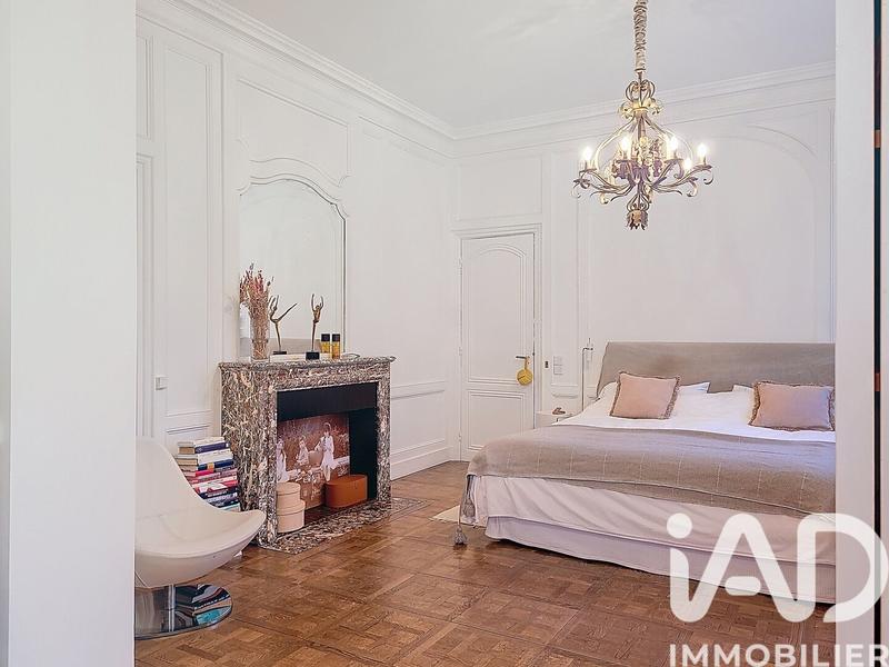 Maison - 415 m² - 13 pièces