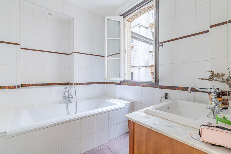 Appartement - 195 m² - 6 pièces