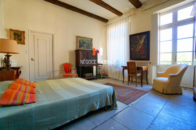 Maison - 300 m² - 9 pièces