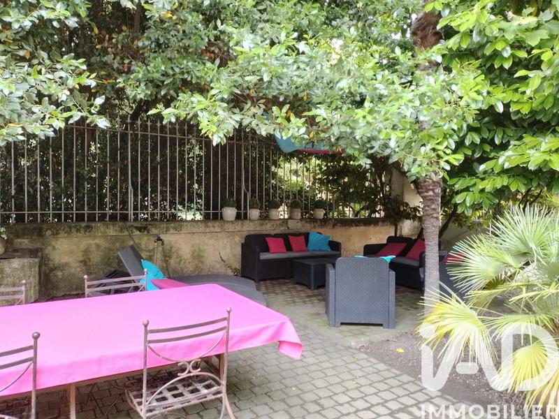 Maison - 460 m² - 10 pièces