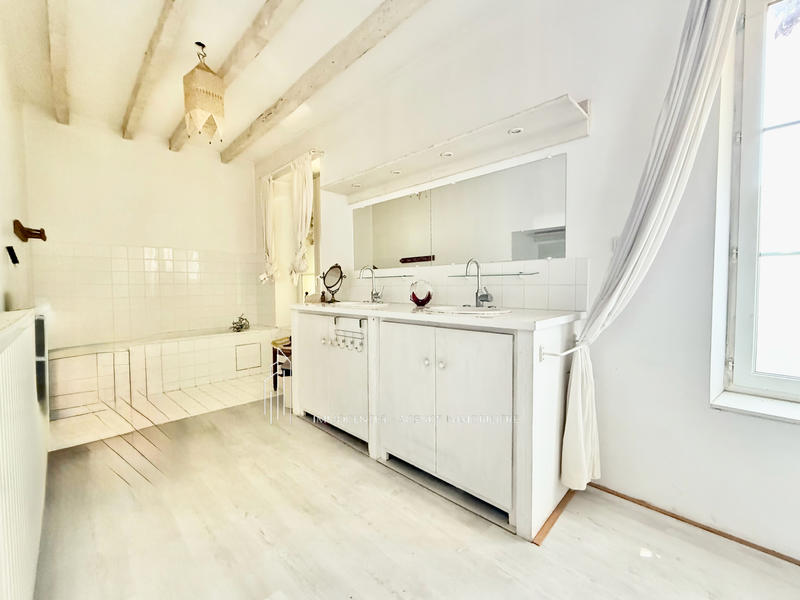 Propriété - 163 m² - 9 pièces