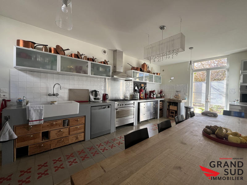 Maison - 237 m² - 8 pièces