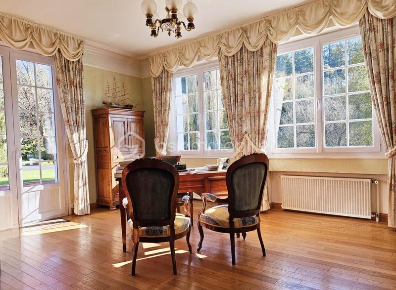 Chaumière - 470 m² - 9 pièces