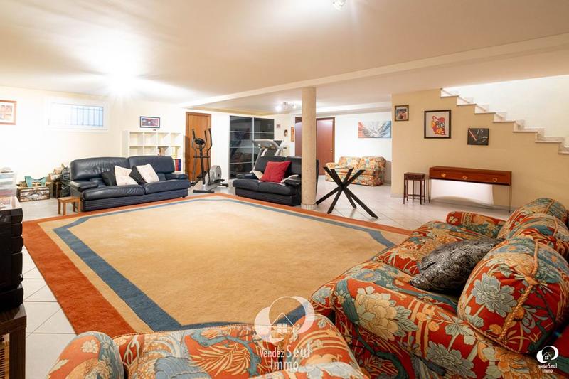 Maison traditionnelle - 274 m² - 8 pièces