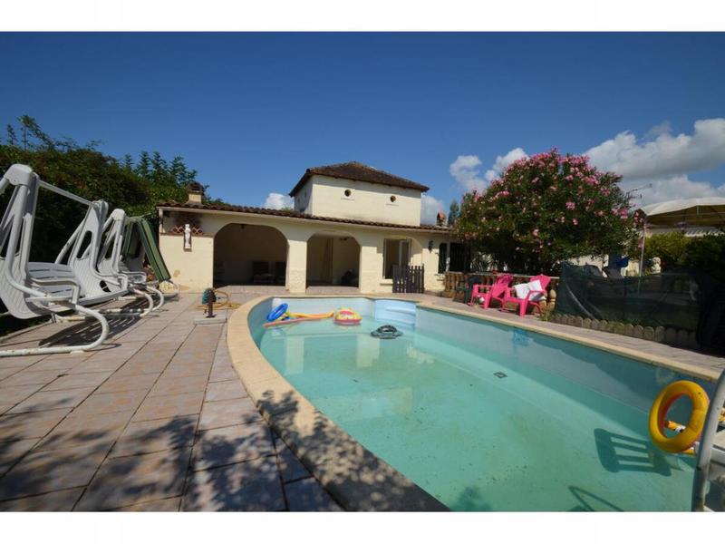 Maison - 252 m² - 14 pièces