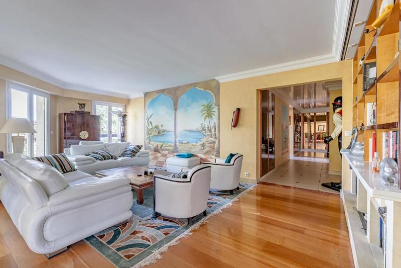 Appartement - 177 m² - 6 pièces