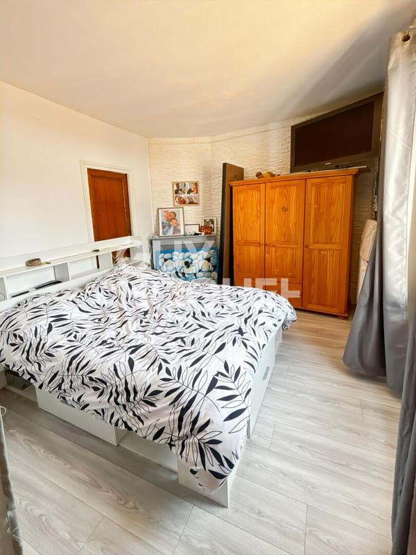 Maison - 213 m² - 6 pièces