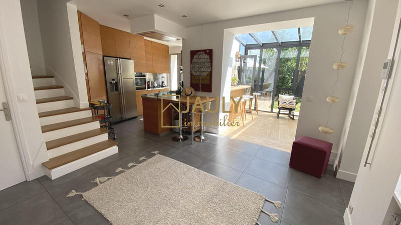 Maison - 300 m² - 9 pièces