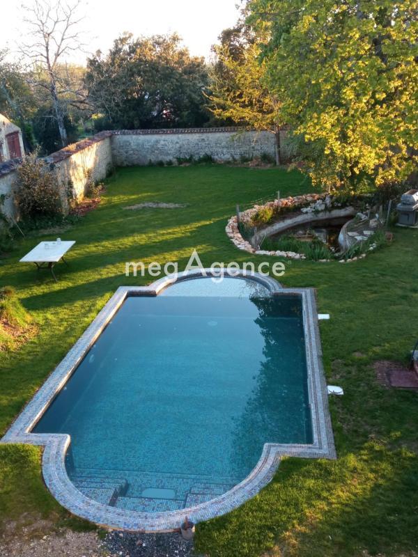 Maison - 367 m² - 14 pièces