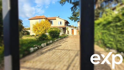 Maison - 207 m² - 10 pièces