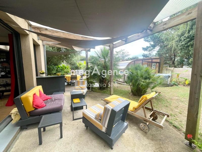 Maison - 246 m² - 8 pièces