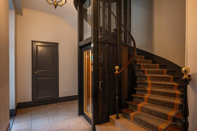 Appartement - 150 m² - 5 pièces