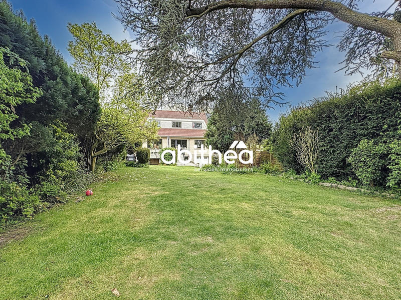 Maison - 220 m² - 9 pièces