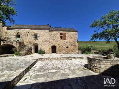 Maison - 415 m² - 16 pièces