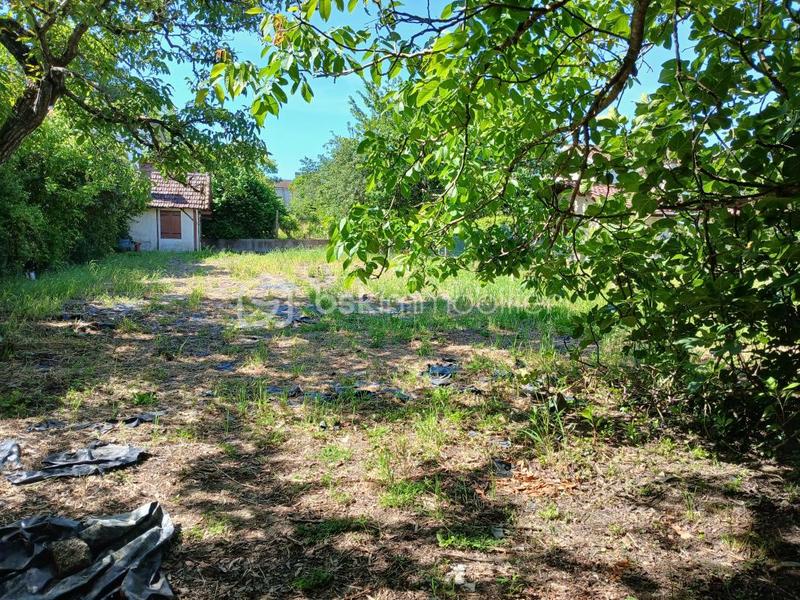 Terrain constructible - 606 m²