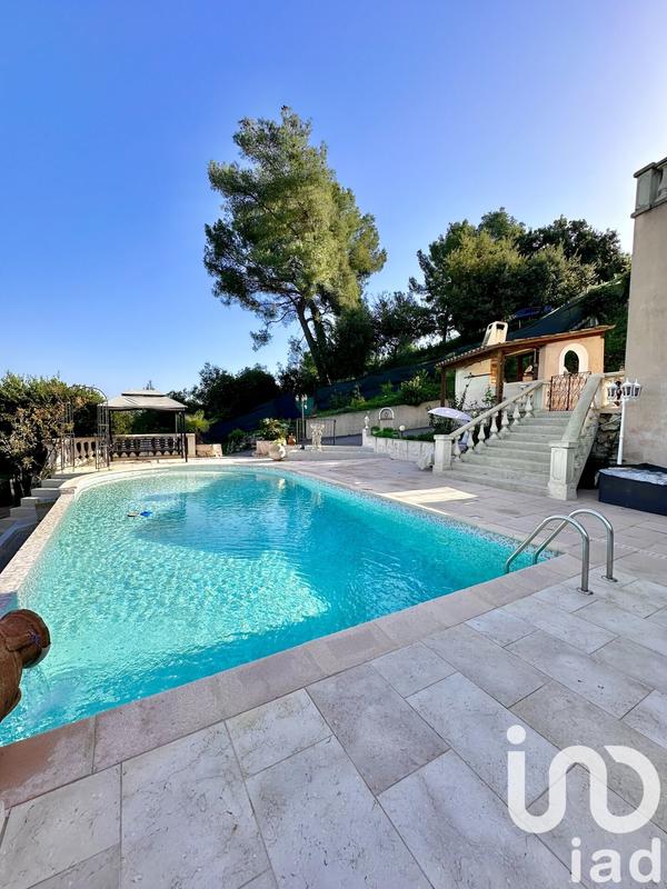 Maison - 295 m² - 9 pièces