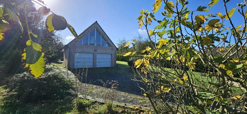 Maison - 202 m² - 9 pièces