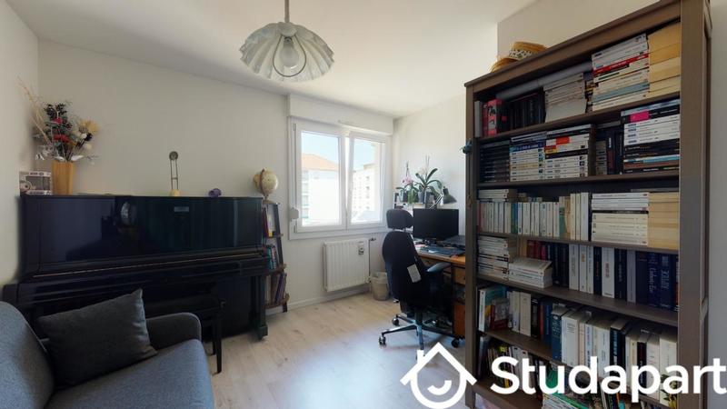 Chambre - 10 m² - 1 pièce