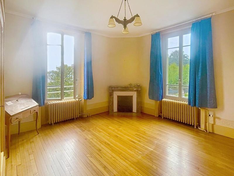 Maison - 329 m² - 11 pièces