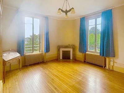 Maison - 329 m² - 11 pièces