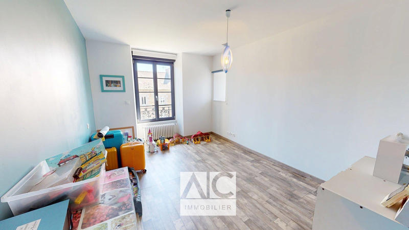 Maison - 225 m² - 11 pièces