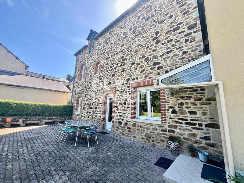 Maison - 214 m² - 5 pièces