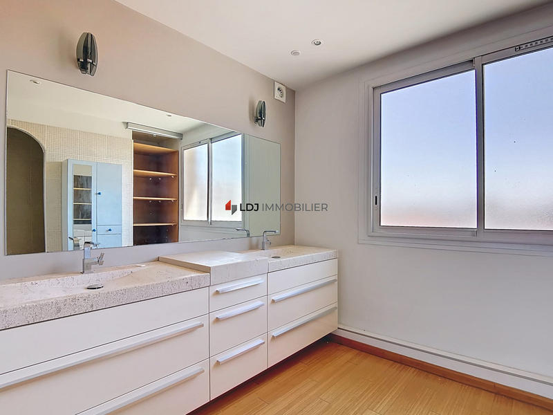 Appartement - 130 m² - 4 pièces