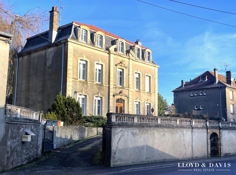 Maison - 243 m² - 7 pièces